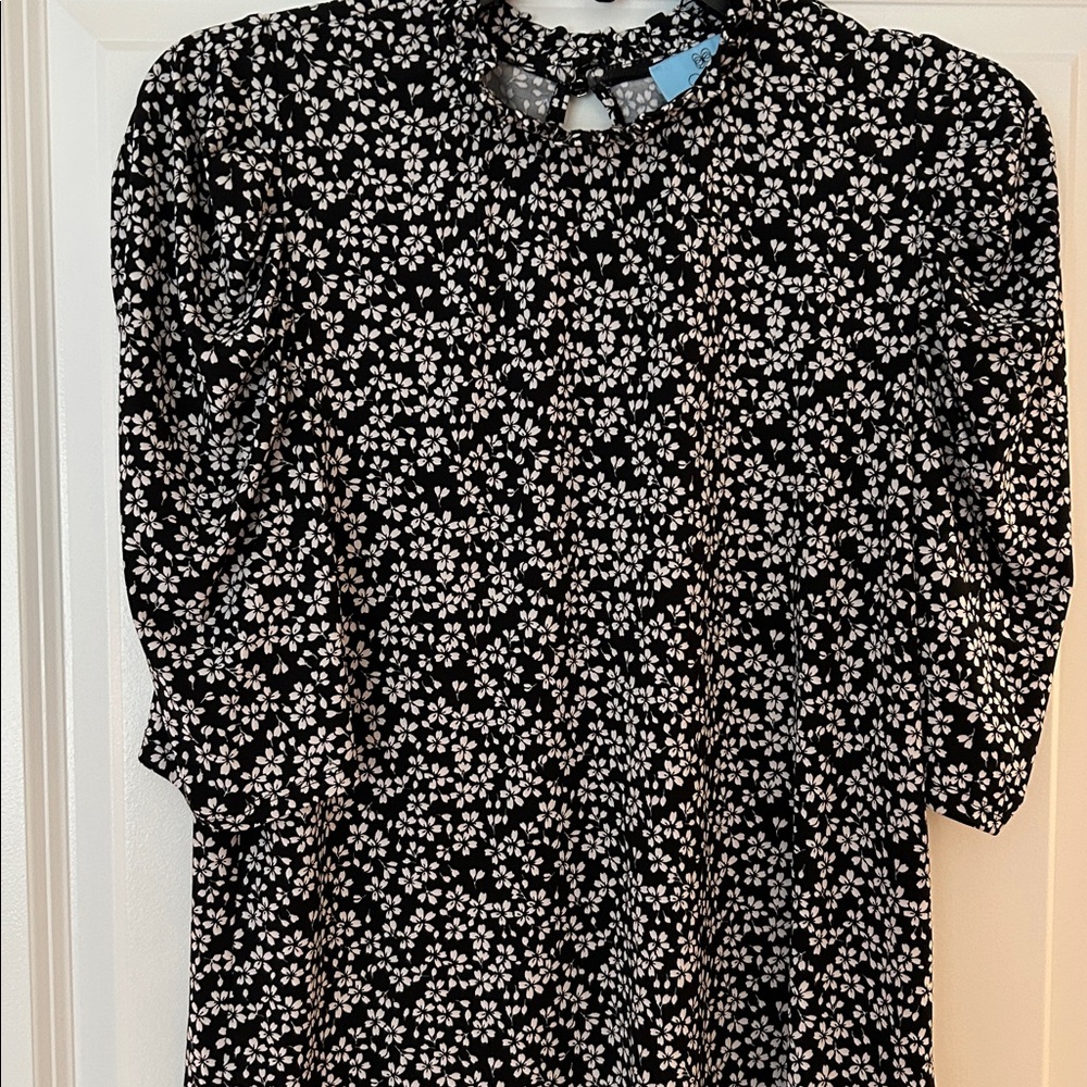 Black and White Floral top